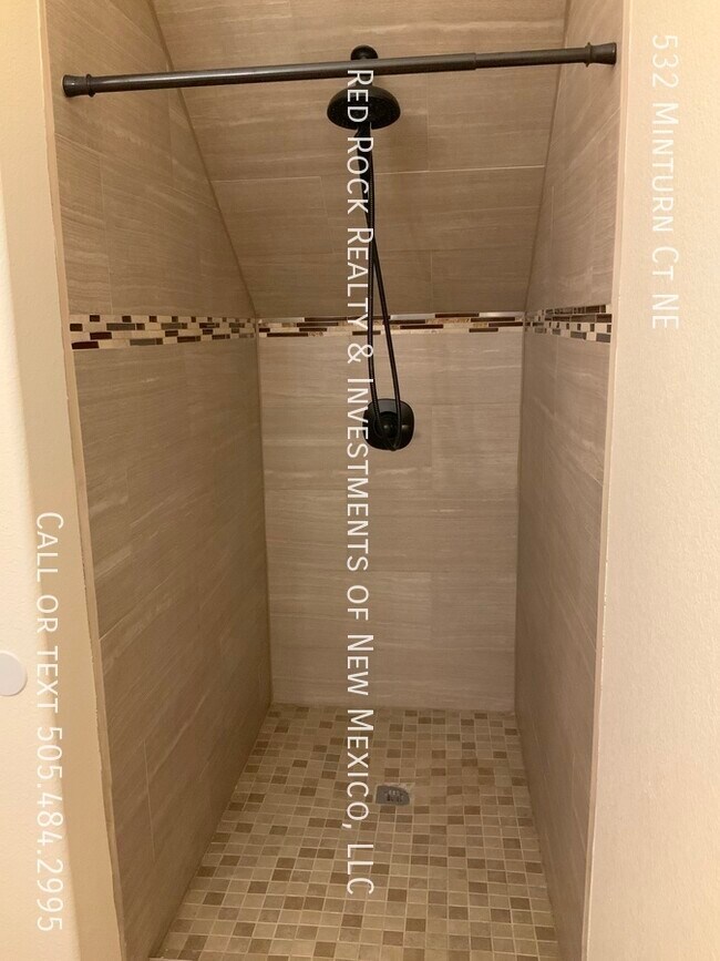 Building Photo - Nice 5 bedroom in Rio Rancho!