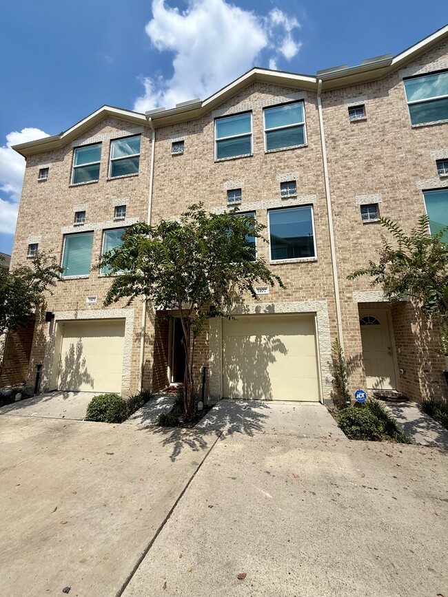 Building Photo - 8705 Bryam