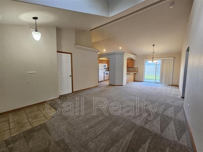 Building Photo - 1506 E Vanetta Ave