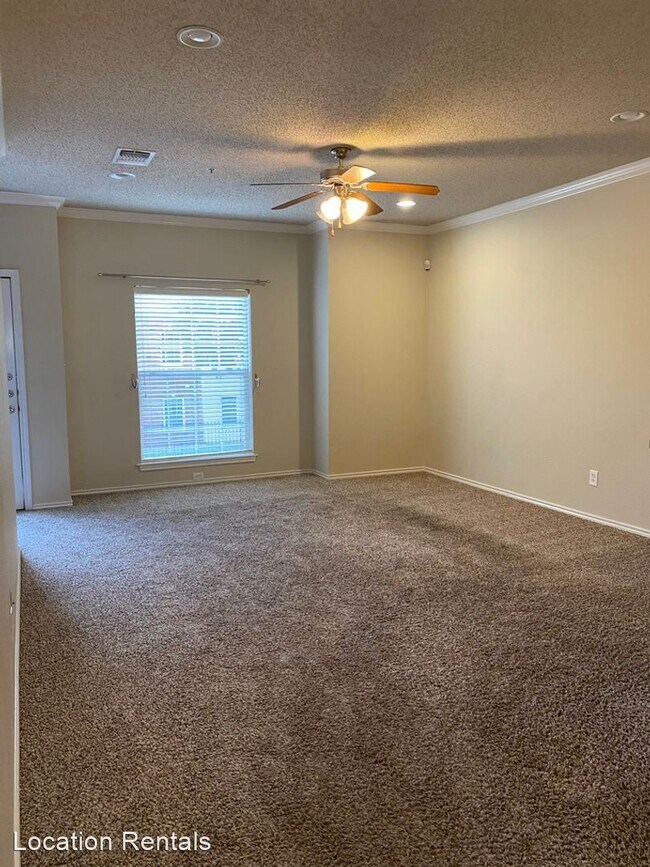 Building Photo - 2 br, 2.5 bath House - 2112 Main Street #4