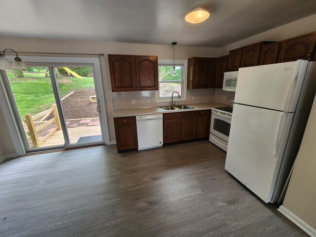 Building Photo - 37 Summers Dr