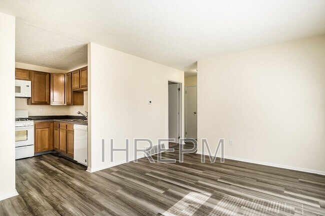 Foto del edificio - 680 Williams Rd