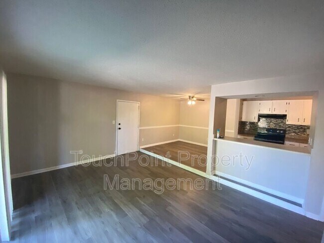 Building Photo - 847 Farmhurst Dr