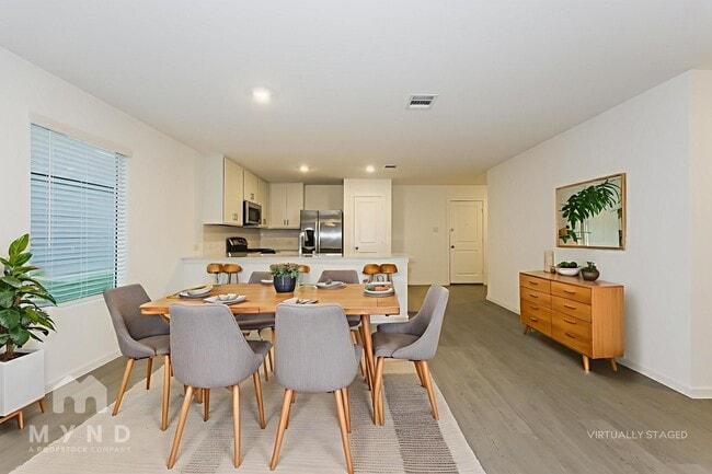 Building Photo - 2744 Ctr Crk Ln