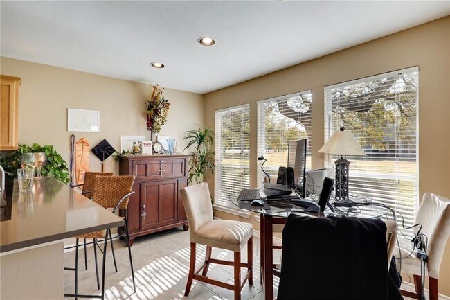 Building Photo - 5402 Beacon Dr