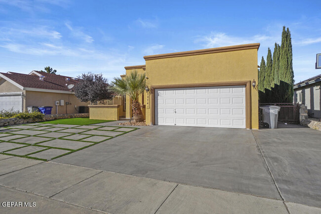 Building Photo - 12741 Tierra Sonora Dr