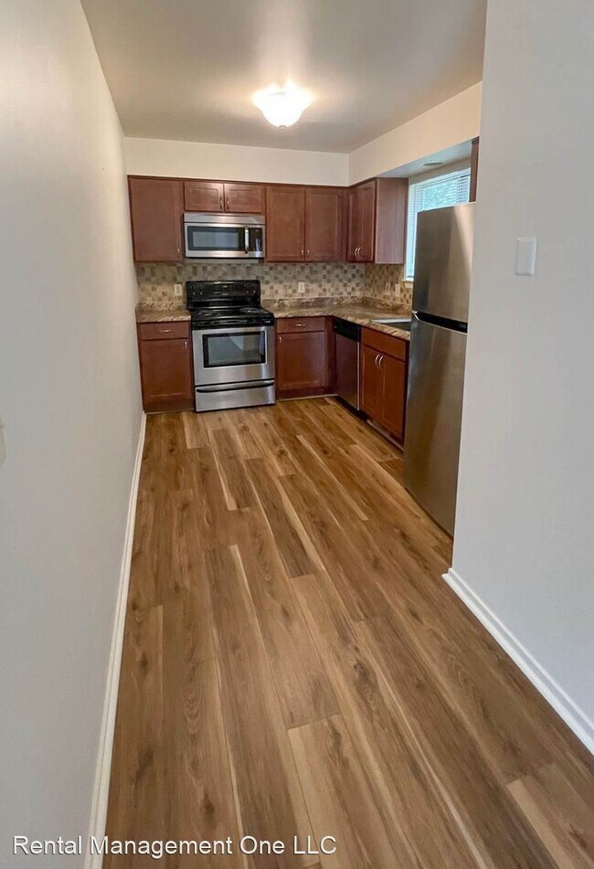 Building Photo - 2 br, 1.5 bath House - 995 Glengary