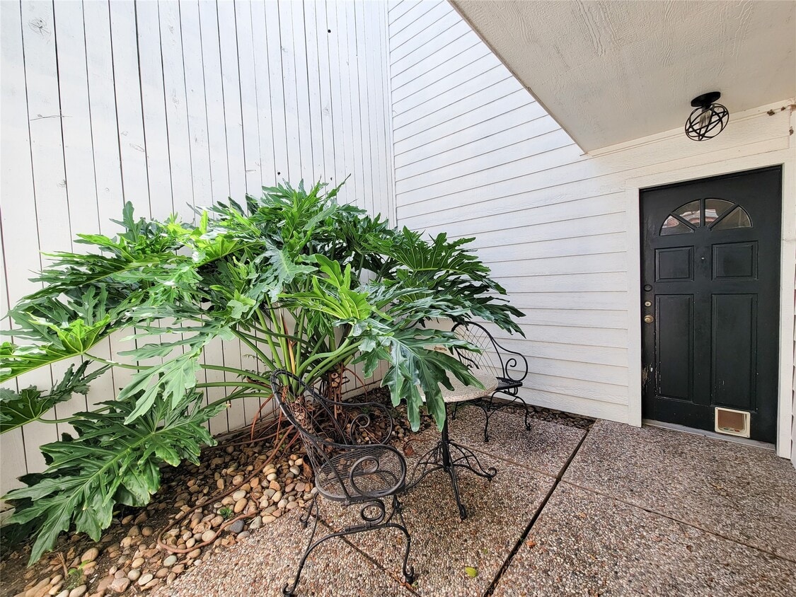 Primary Photo - 2243 W Alabama St