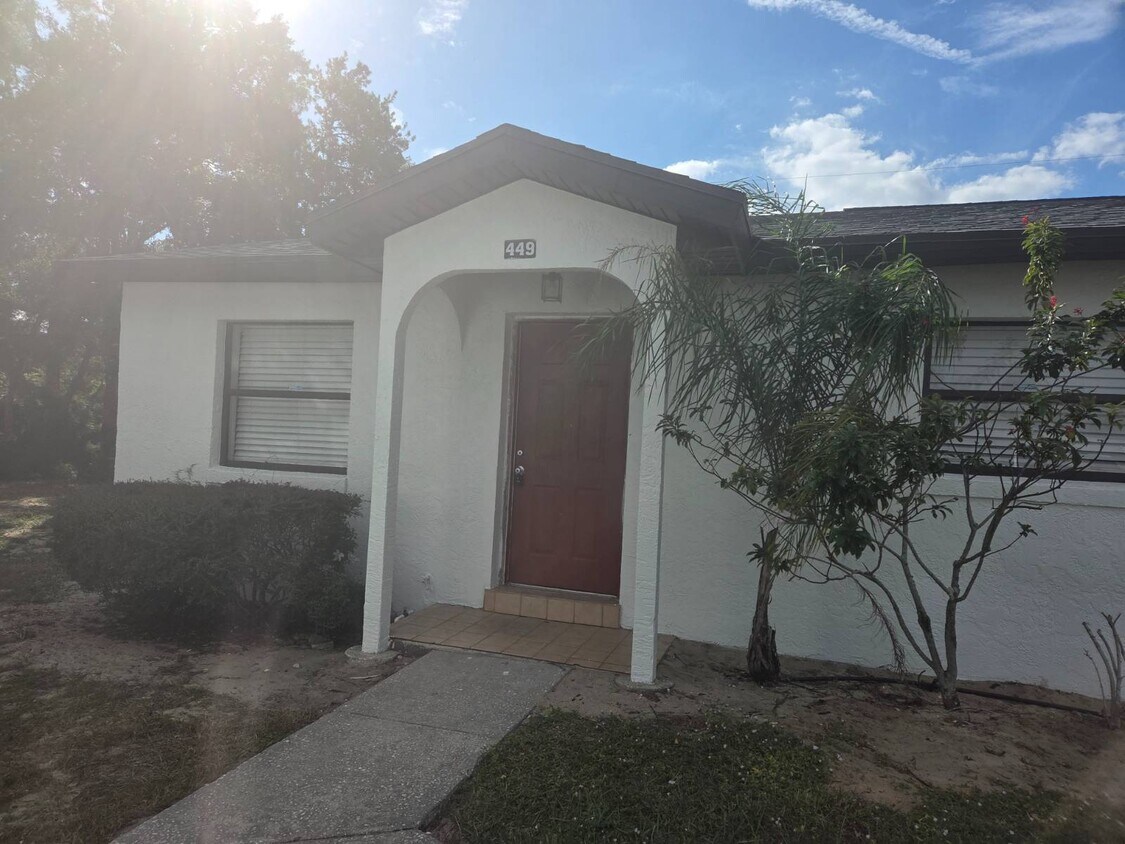 Building Photo - 449 Las Palmas Cir