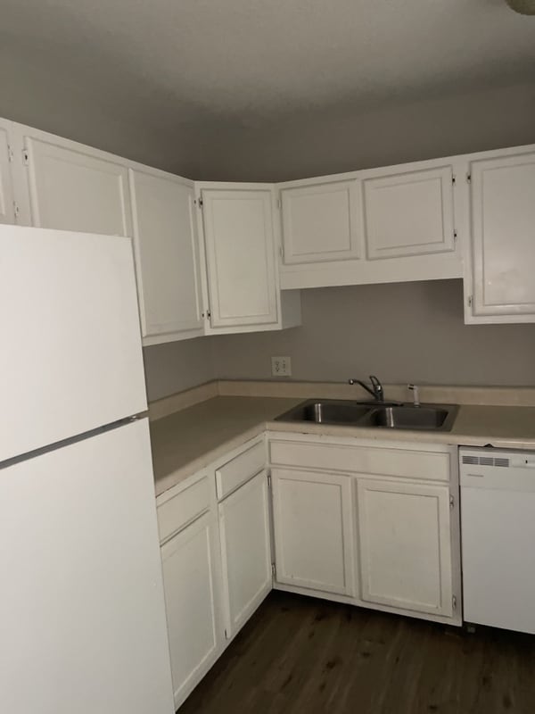 Building Photo - 4826 Hollenden Dr
