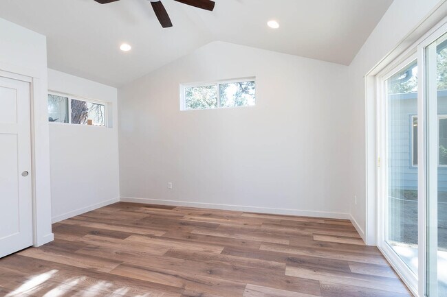 Foto del edificio - 1262 NE Burnside Ave