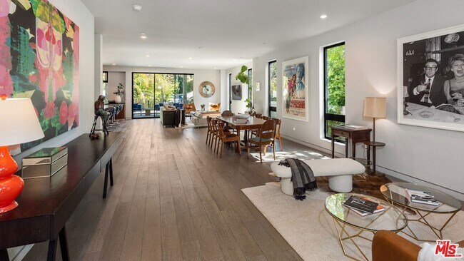 Foto del edificio - 1724 N Sierra Bonita Ave