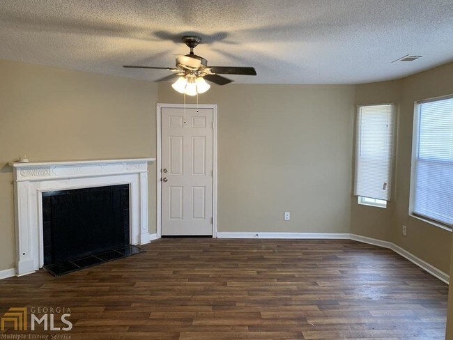 Foto del edificio - 627 Sandys Ln SE