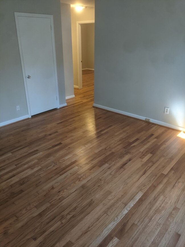 Building Photo - Chapel Hill/2BR Brookside Condo
