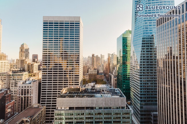 Foto del edificio - 70 W 45th St