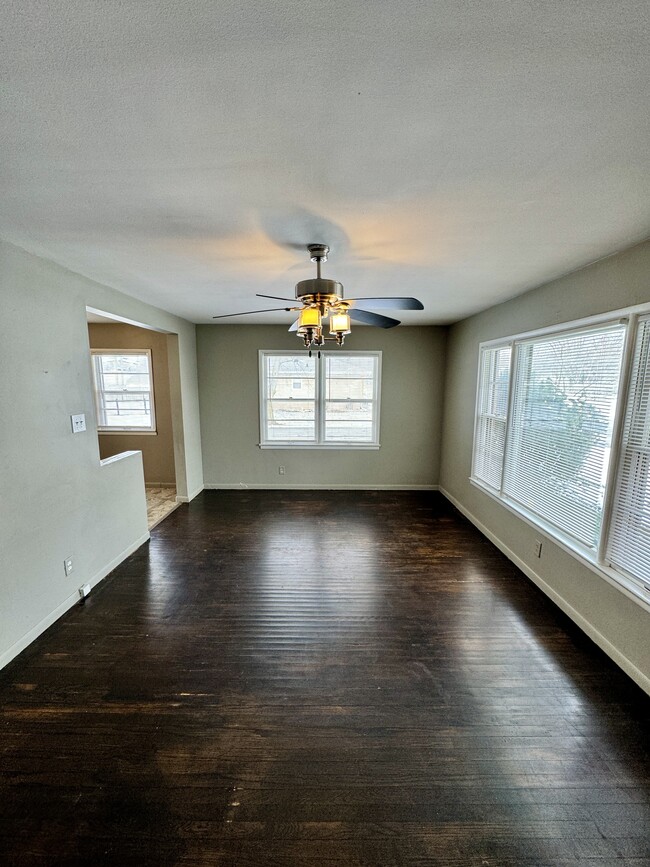 Building Photo - 1640 Englewood - Awesome 2 bed/1 bath Ranc...