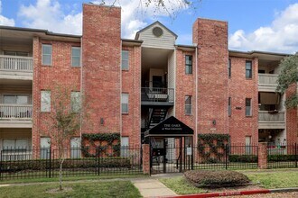 Building Photo - 4041 Drake St