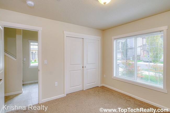 Building Photo - 3 br, 2.5 bath House - 7897 NE Heiser St