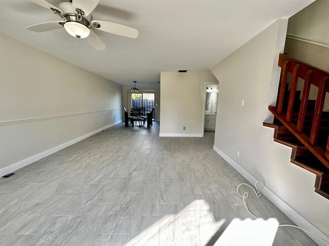 Foto del edificio - 5704 Channel Dr