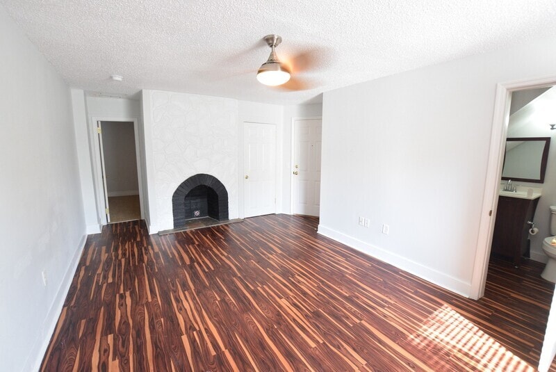 146 E Voorhis Ave Unit 2, DeLand, FL 32724 Condo for Rent in DeLand