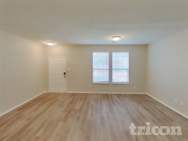 Building Photo - 207 Moonlight Dr