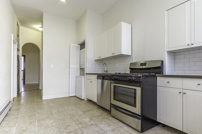 Building Photo - 412 2nd St