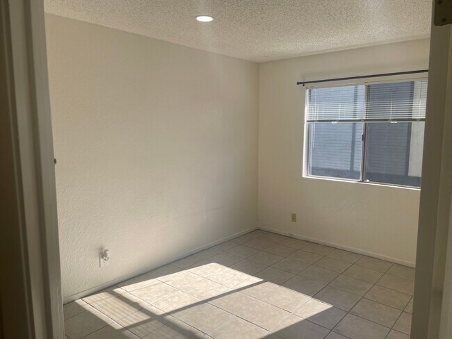 Building Photo - 2311 Planz Rd