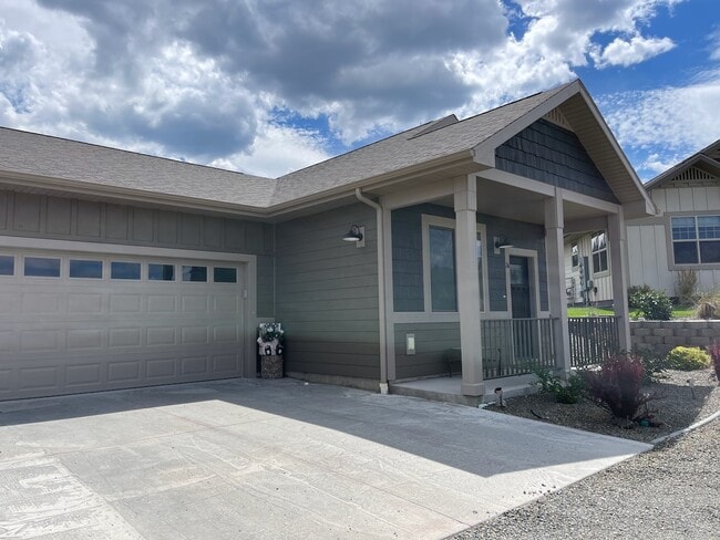 Building Photo - 3 Deer Run