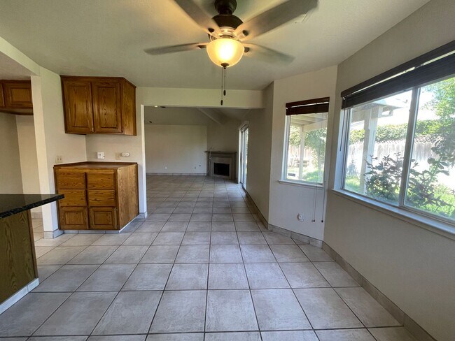 Foto del edificio - Just listed