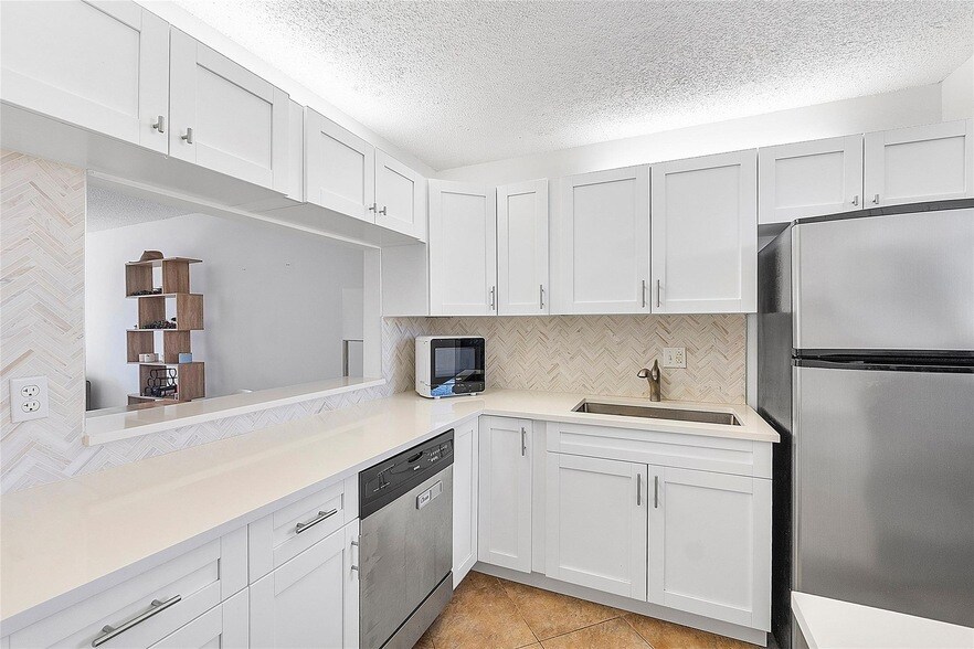 Foto principal - 5300 NE 24th Terrace