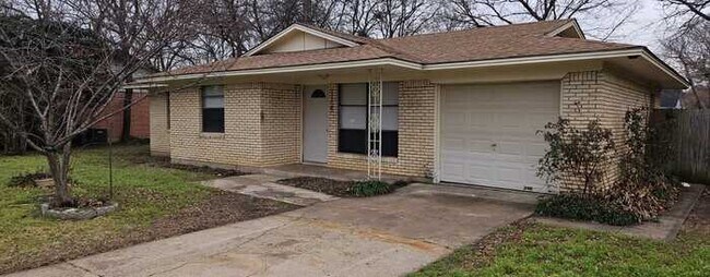 Building Photo - Great home with large back yard!
