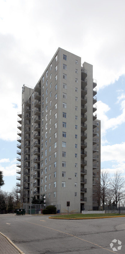 Building Photo - Eglinton Park Place