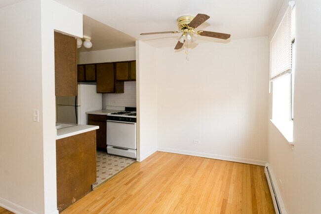 Building Photo - 443 W Aldine Ave