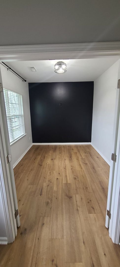 Building Photo - Spacious 4BR House in Burlington