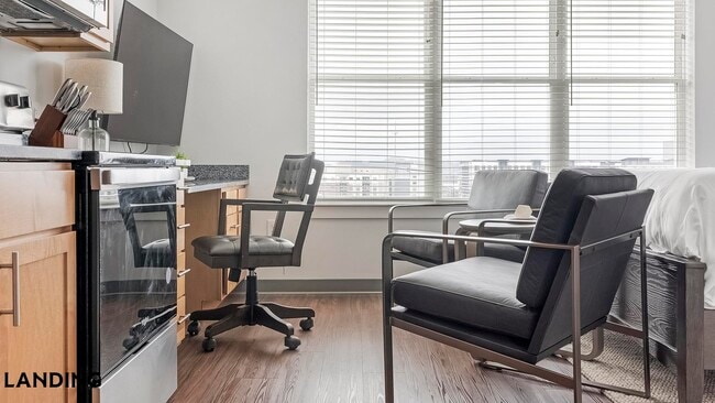 Building Photo - 302 13th St S