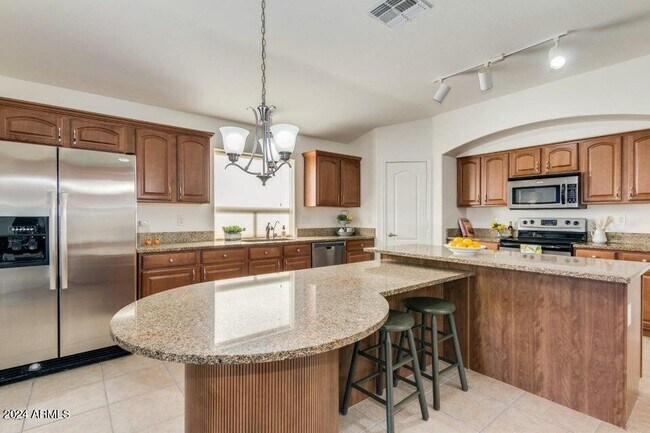 Building Photo - 2812 E Questa Dr