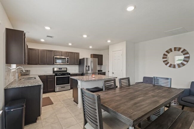 Building Photo - 4826 Hickory Deer Ln