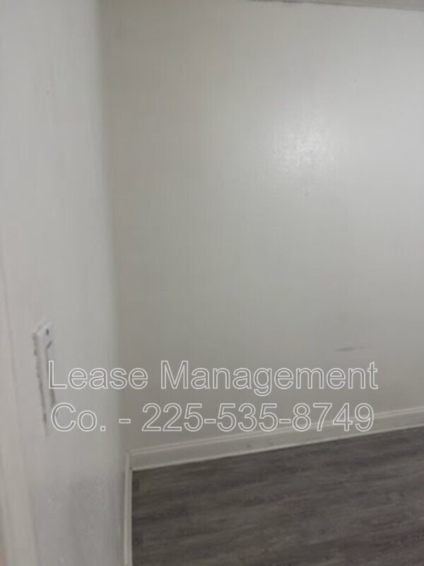 Foto del edificio - 121 W B St