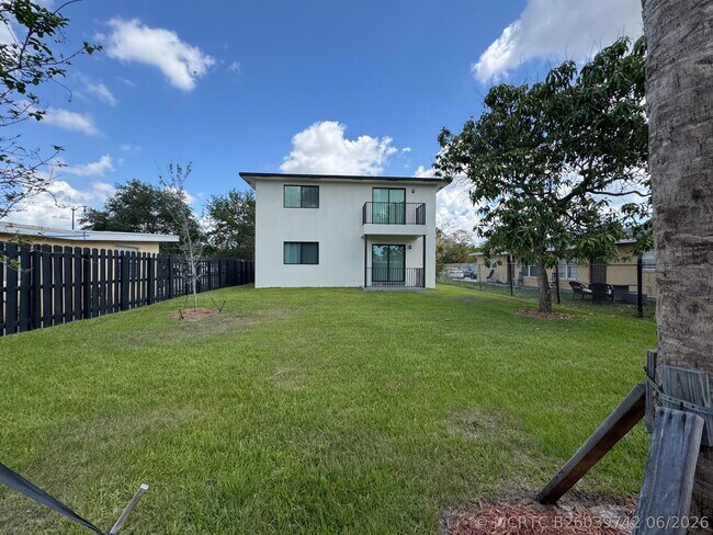 Foto del edificio - 400 NE 30th St