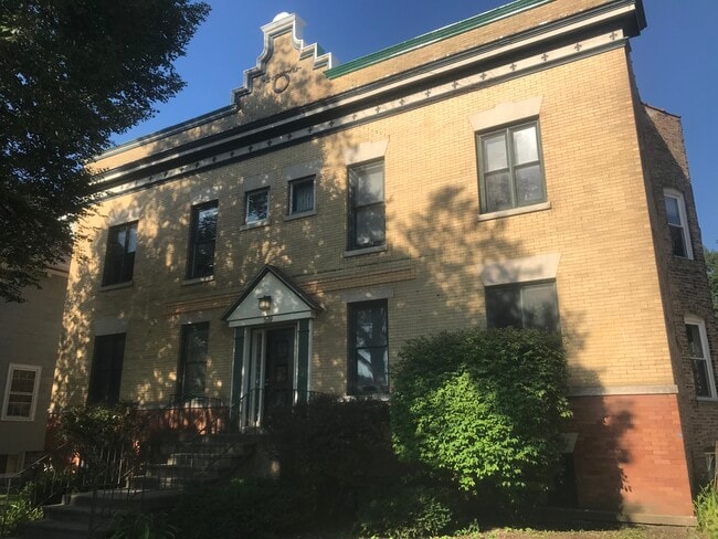 Building Photo - 519 Woodbine Ave
