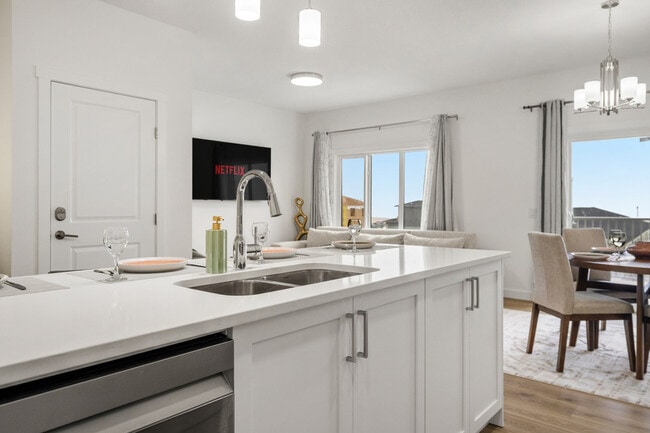 Building Photo - 28 Heritage Mnr