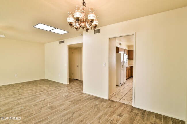 Building Photo - 9860 N 105th Ave