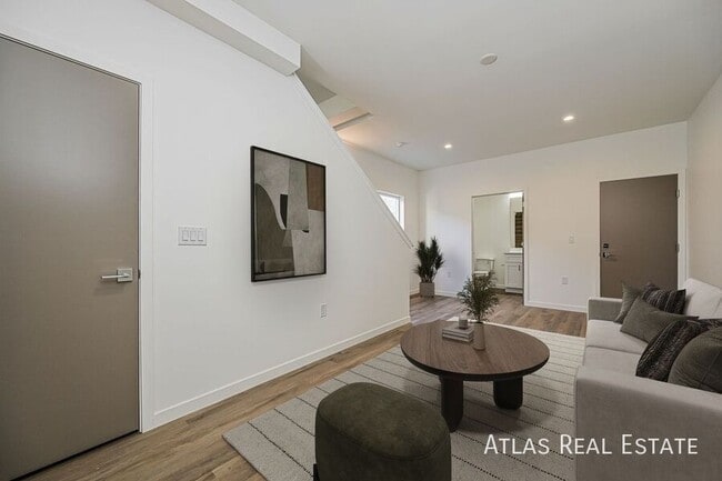 Photo - 2640 S Delaware St Apartment