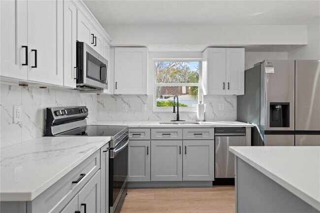 Building Photo - 3206 Las Brisas Dr