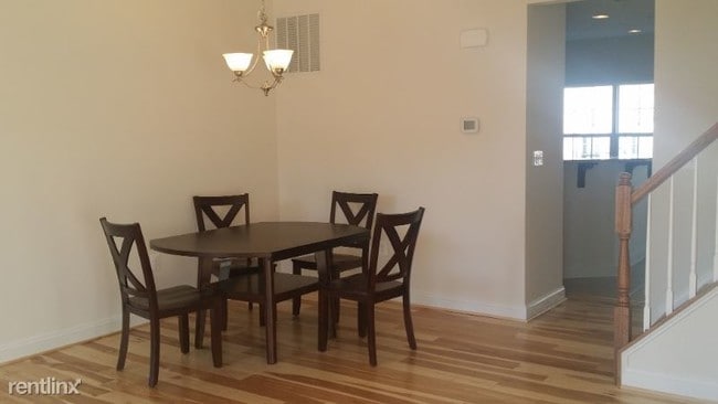 Building Photo - 4 br, 3.5 bath Townhome - 877 Ryan St