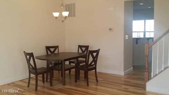 Foto del edificio - 4 br, 3.5 bath Townhome - 877 Ryan St