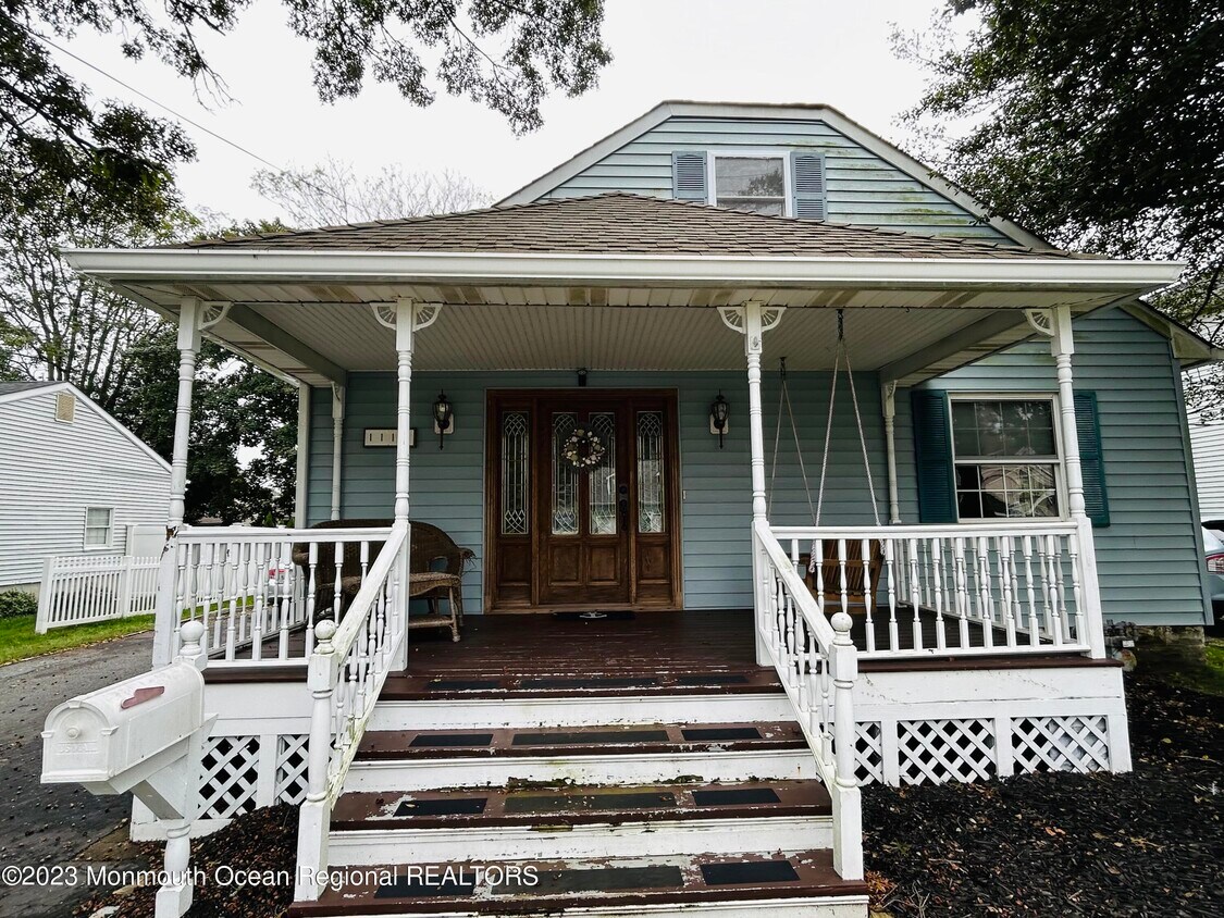 Primary Photo - 1119 18th Ave