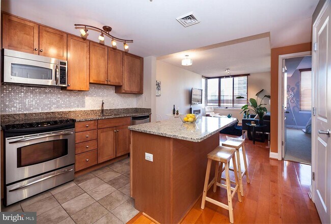 Foto del edificio - 1020 N Highland St