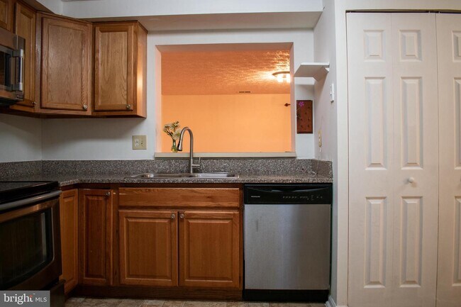 Building Photo - 2827 Nestor Ct