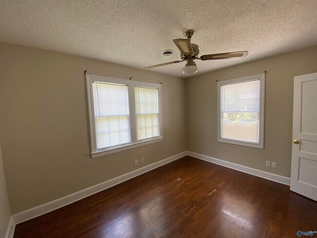 Foto del edificio - 2515 Pansy St SW